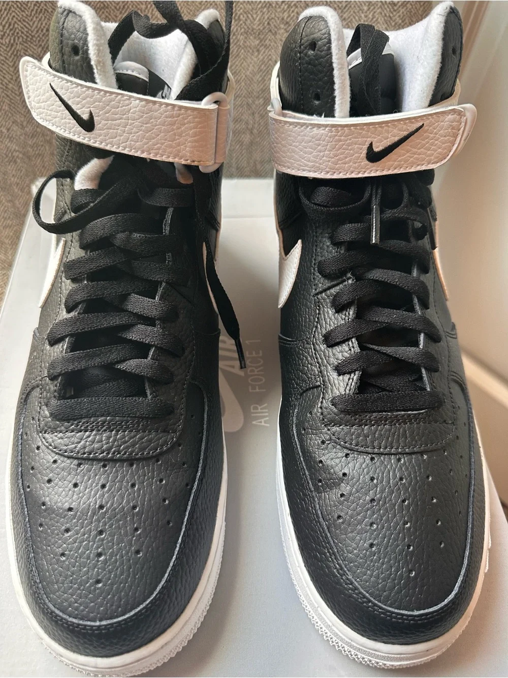 Nike Men's Black and White Air Force 1 High ‘07
